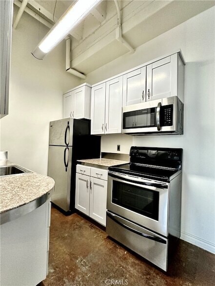 Foto del edificio - 312 W 5th St