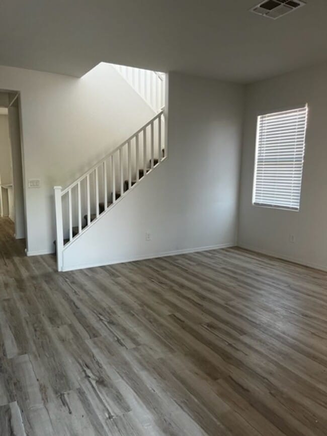 Photo - POWER/RAY 4 BEDROOM IN GATEWAY VILLAGE IN ... House