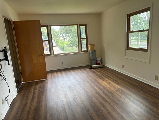 Building Photo - 865 S 45th St