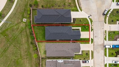 Building Photo - 19375 Poppy Vlg Cir