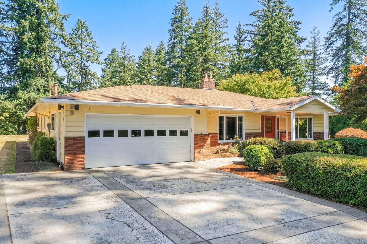 Foto principal - Beautiful 4 Bed, 2 Bath Rental Home in Hap...