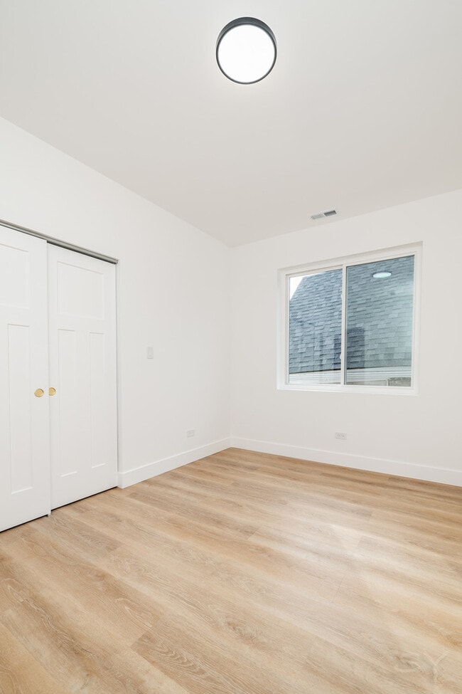 Foto del edificio - 1245 S Fairfield Ave