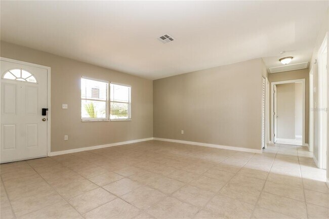 Building Photo - 9537 Groveland St