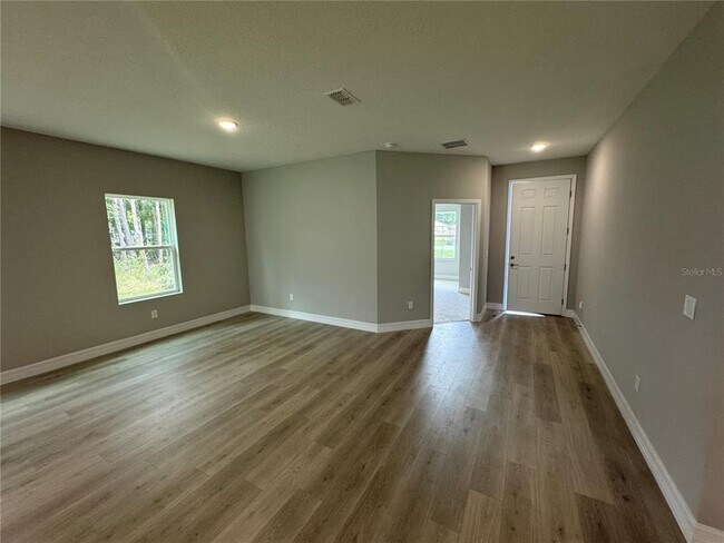 Building Photo - 8695 SE 159th Ln