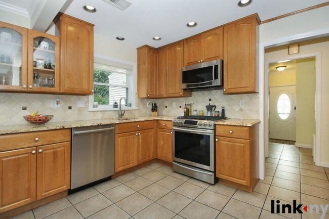 Foto del edificio - 3 bedroom in EASTCHESTER NY 10709