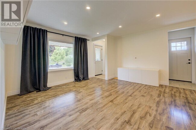 Building Photo - 144 Ellis Crescent S