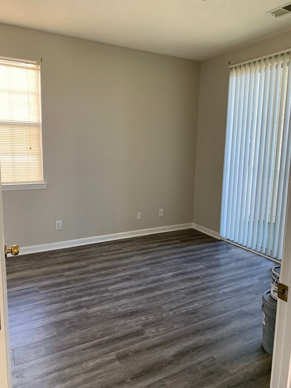 Building Photo - 468 River Oaks Dr