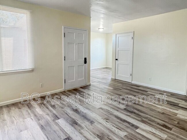 Foto del edificio - 1614 Visalia Ave