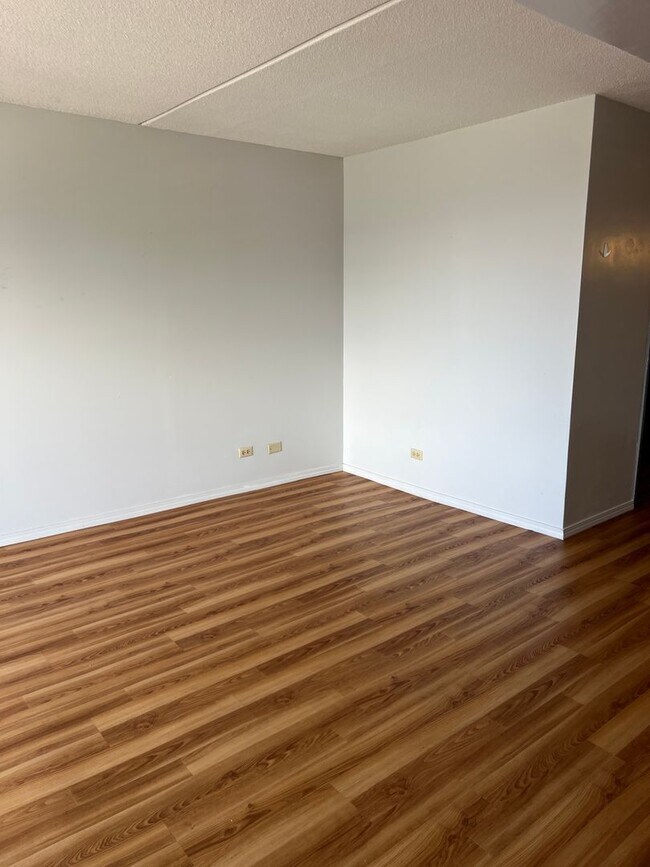 Building Photo - One Bedroom at the Marco Polo