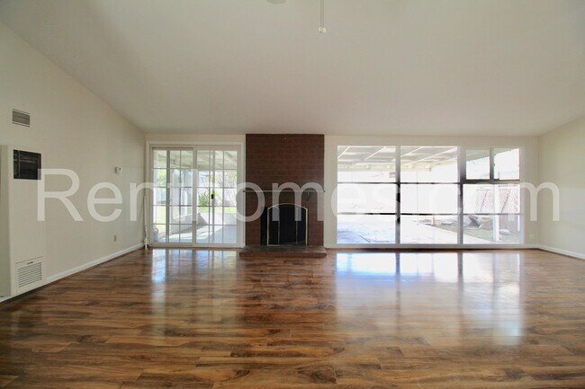 Building Photo - 2482 Moonstone Dr