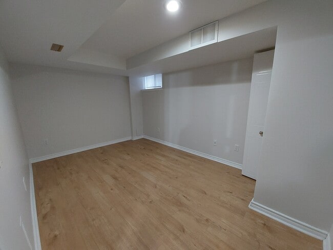Building Photo - 32 Ridgeway Av