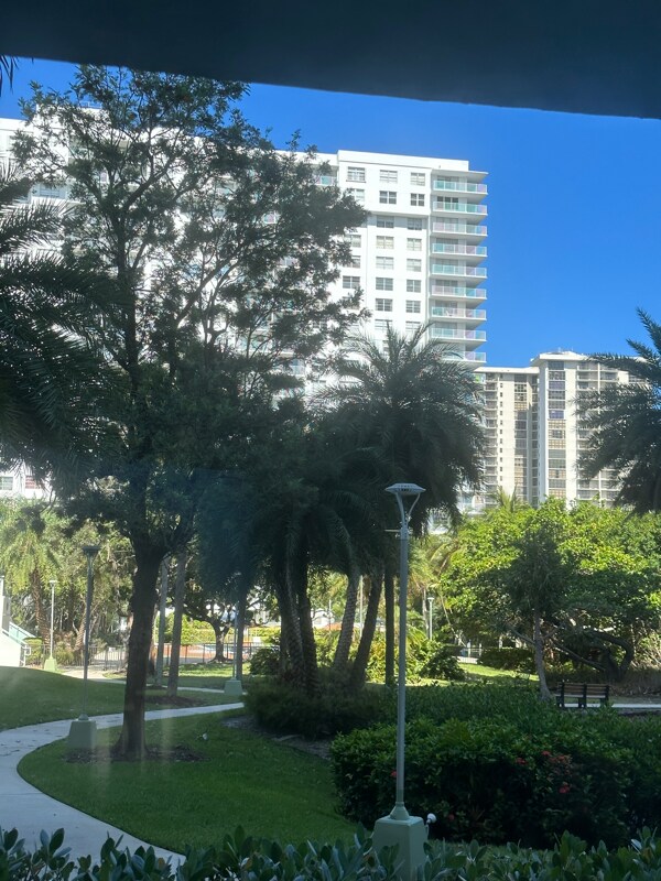 Foto del edificio - 2801 NE 183rd St
