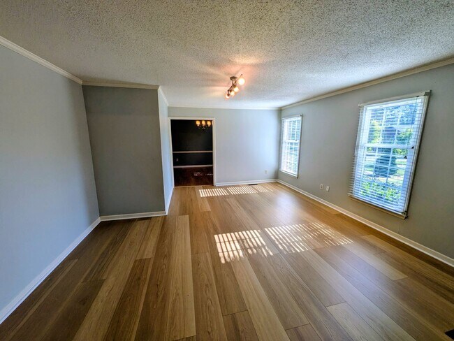 Foto del edificio - 6913 Crandall Ct