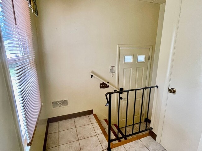 Foto del edificio - Five Bedroom Home in Millwood Neighborhood