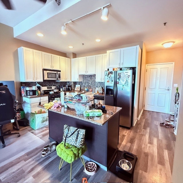 Boutique Lakeview 1 Bed Condo - Available June 1st - Boutique Lakeview 1 Bed Condo - Available June 1st