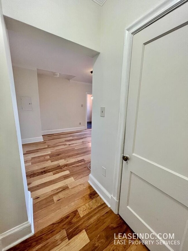 Foto del edificio - 3010 Wisconsin Ave NW