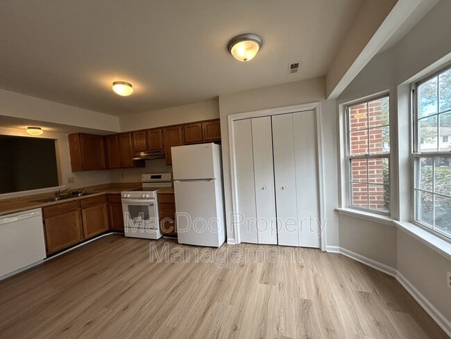 Building Photo - 5232 King's Wood Ln