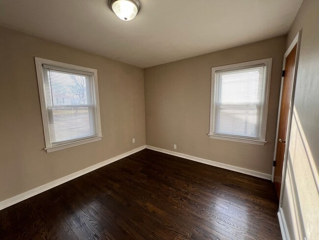 Foto del edificio - Three Bedroom Home Available in Woodson Terrace!