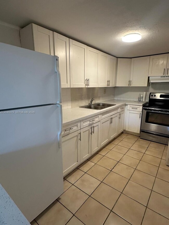Foto del edificio - 10000 NW 80th Ct