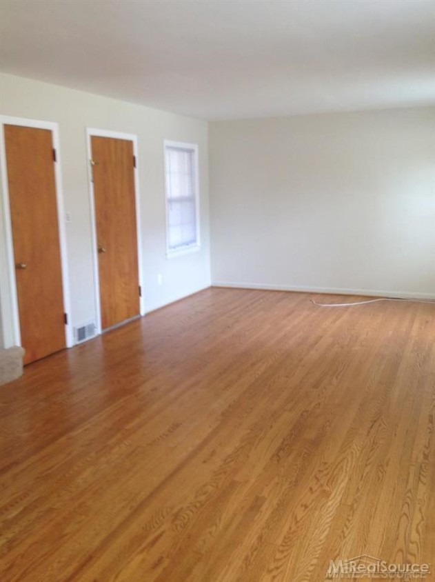 Building Photo - 967 Vernier Rd