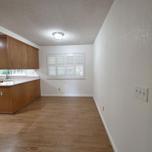 Foto del edificio - 4BD/2.5BA Single Story, Court Location on Walnut Creek Border