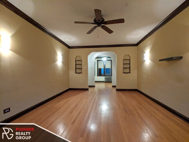 Building Photo - 4523 N Wolcott Ave
