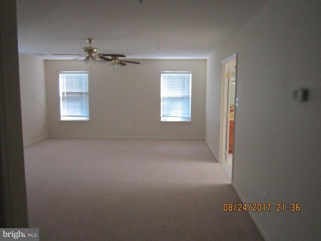 Building Photo - 10026 Edgewater Terrace