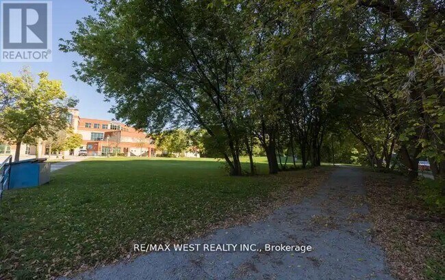 Building Photo - 85 Emmett Ave