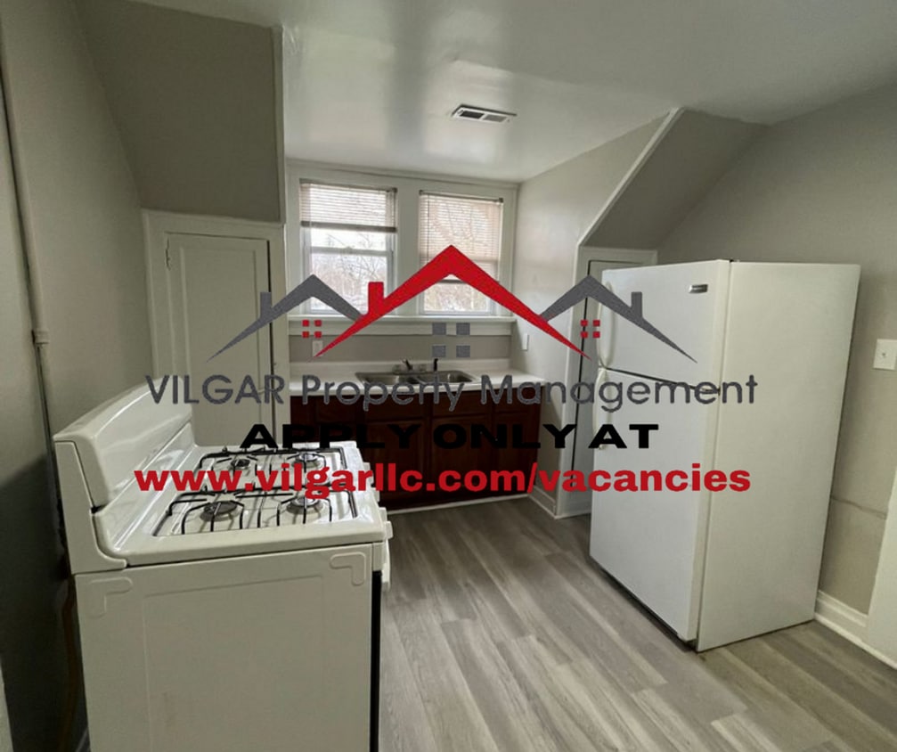 3236 Michigan St Unit 2nd floor, Hobart, IN 46342 Room for Rent in