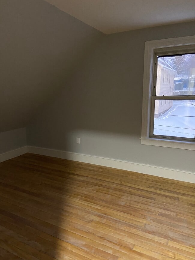 Bedroom - 15 Dryden St