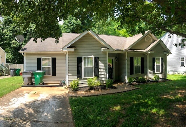 Foto del edificio - Updated 3 bed 2 bath near National Whitewater Center and CLT airport!