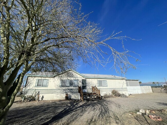 Foto del edificio - 3 bed 2 bath home with a large yard. BHCRE...