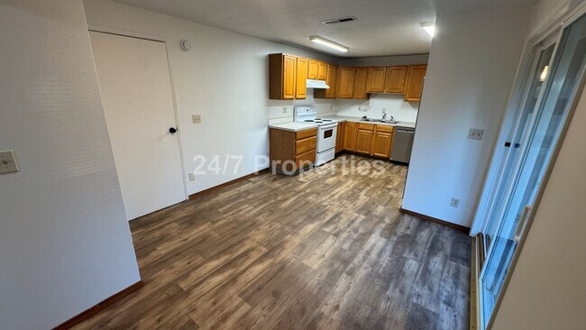 Building Photo - Adorable Ranch Style Home - Milwaukie