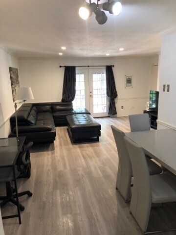 Foto del edificio - 10224 Regal Oaks Dr