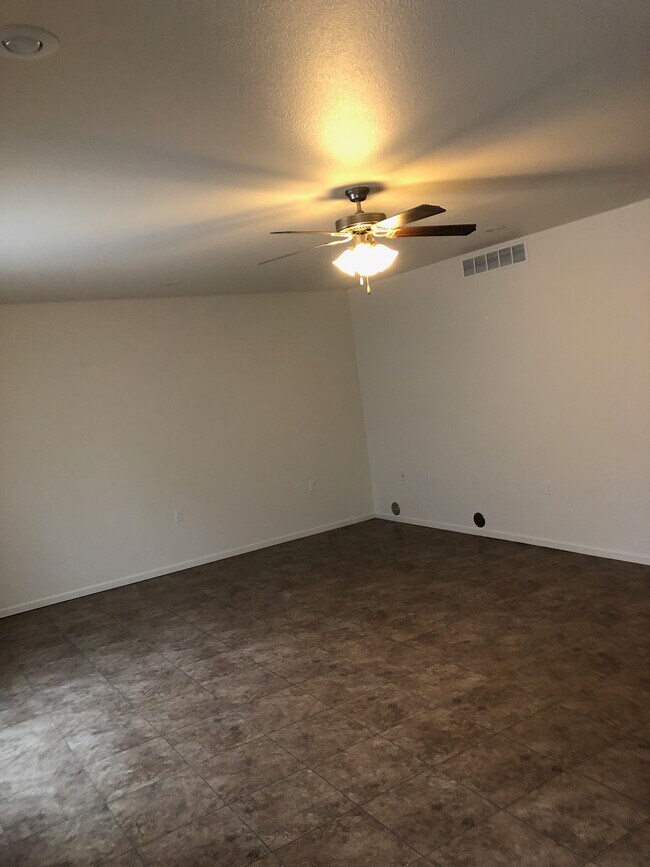 305 E 17th St Unit A, Rolla, MO 65401 Apartments in Rolla, MO