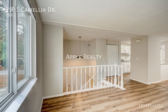 Building Photo - 2501 Camellia Dr. Apt B - Available Now!