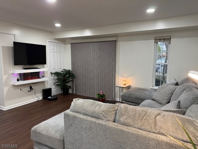 Foto del edificio - 751 Summer Ave