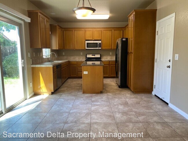 Building Photo - 5 br, 3 bath House - 2851 Le Bourget Lane