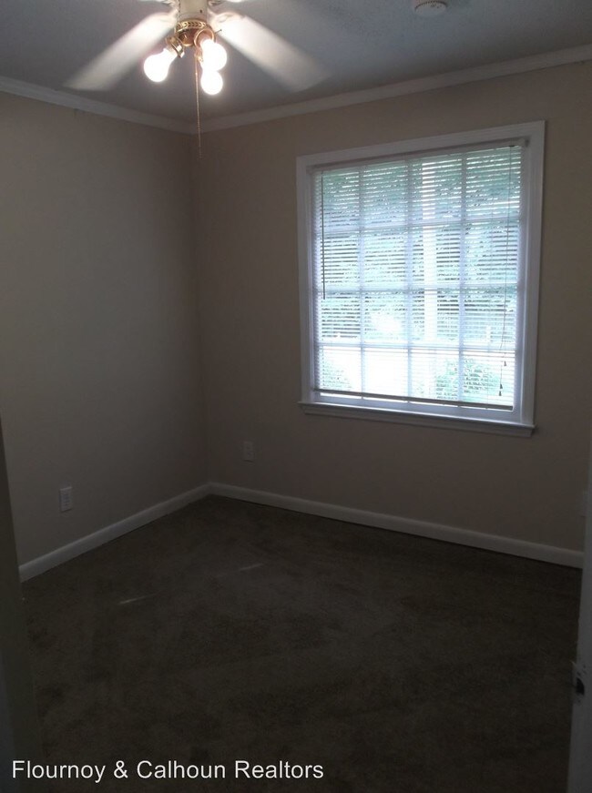Building Photo - 3820 Fairview Dr
