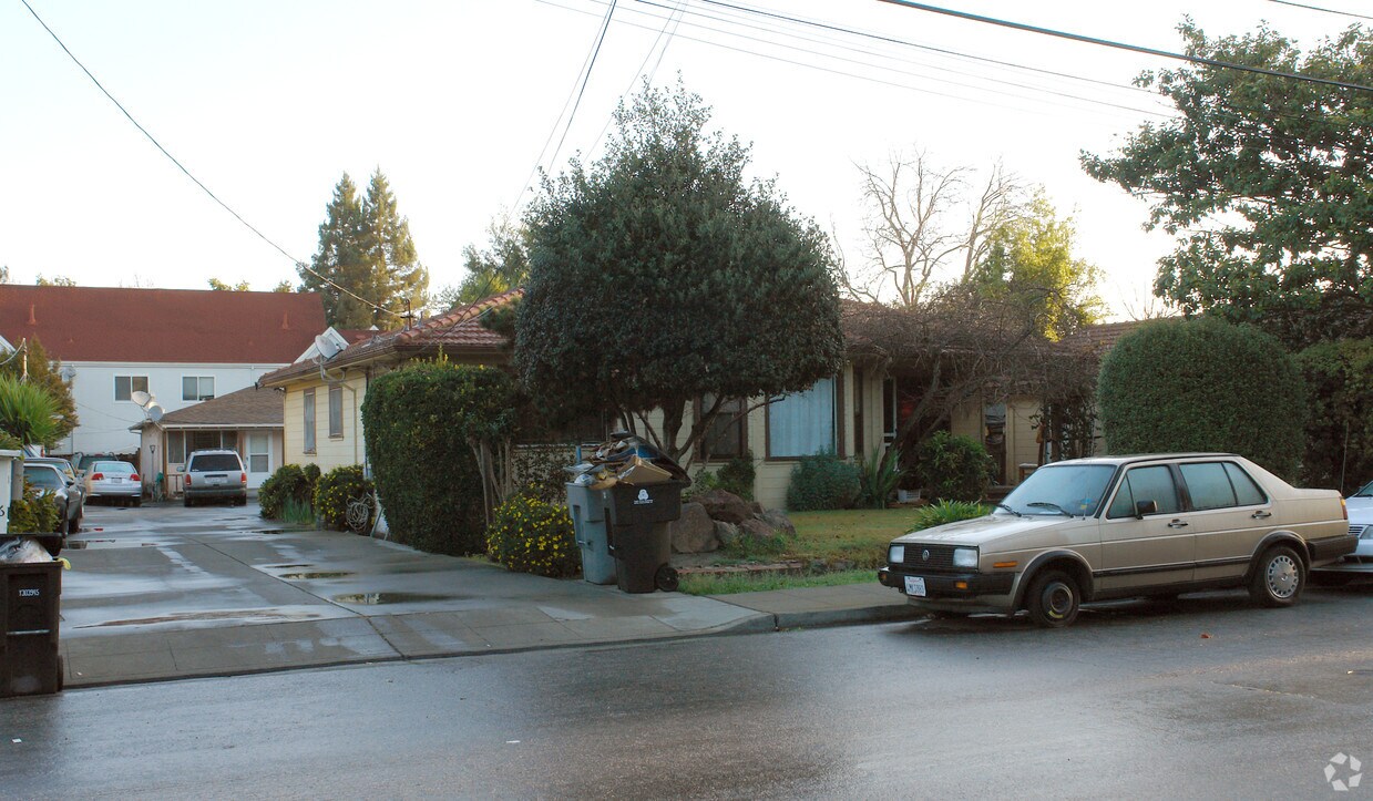 Primary Photo - 1946-1954 San Luis Ave