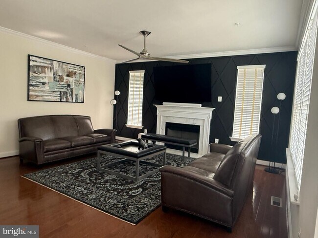 Building Photo - Beautiful, spacious colonial available for rent July 31st!