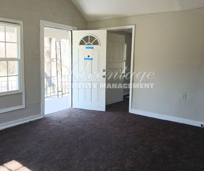 Building Photo - Super Cozy Newly Remodeled Home - Open to ...