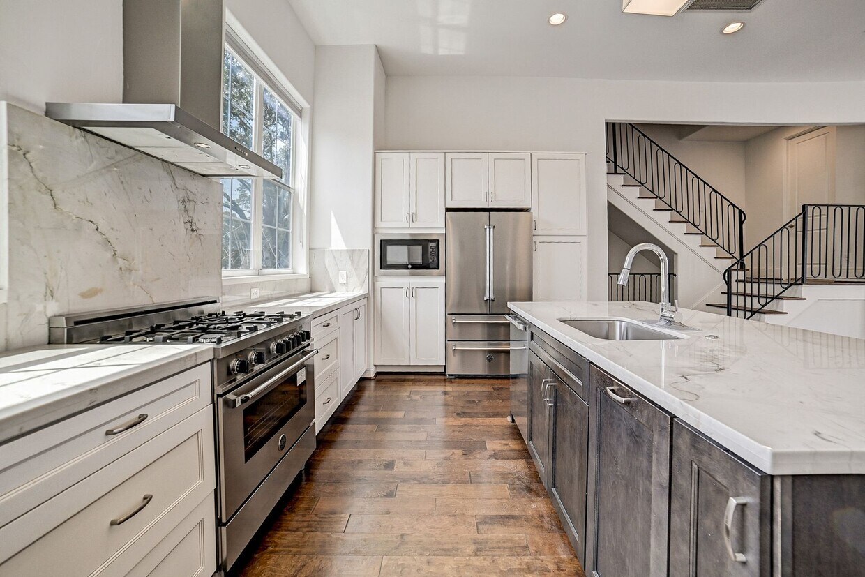 Primary Photo - Desirable 3 Bed, 3.5 Bath Spring Branch Ho...