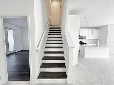 Foto del edificio - Modern Waterset Townhome | 4BR + Resort-Style Community Living