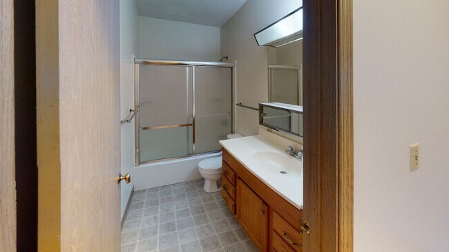 Foto del edificio - 2 Bedroom Townhome Available August 1st, 2026