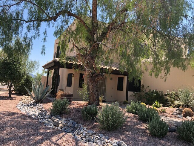 Foto del edificio - Beautiful Santa Fe Home on Large Corner Lot!