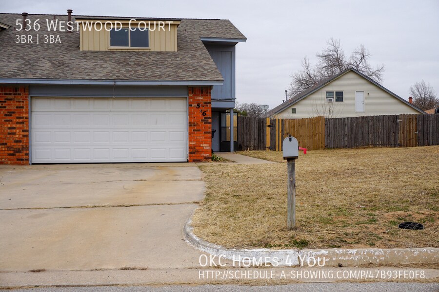 Primary Photo - Duplex with Easy Access to the Outlet Mall!