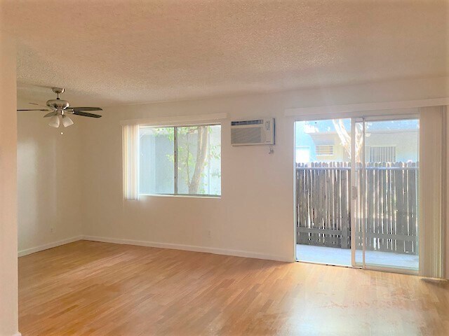 Foto del edificio - 13825 Vanowen St
