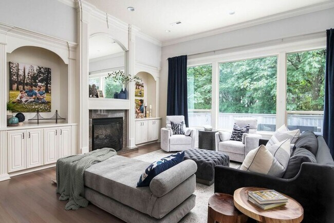 Building Photo - GORGEOUS FOREST HEIGHTS EXECUTIVE STYLE HO...
