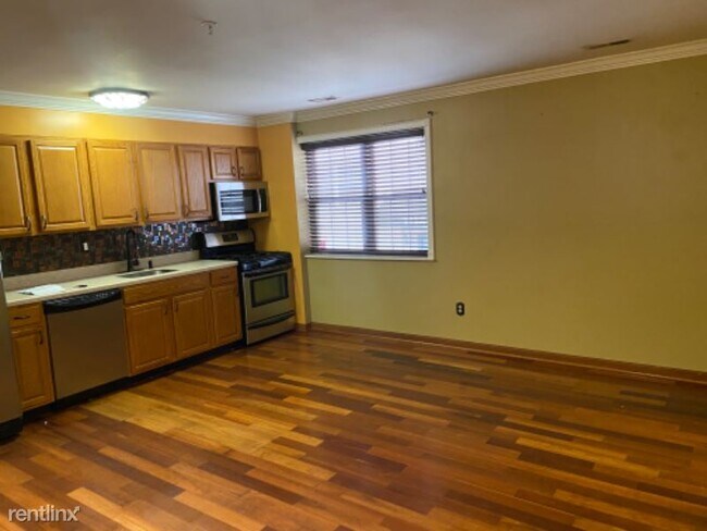 Building Photo - 1 br, 1 bath Condo - 3214 8th St SE 5 Unit 5